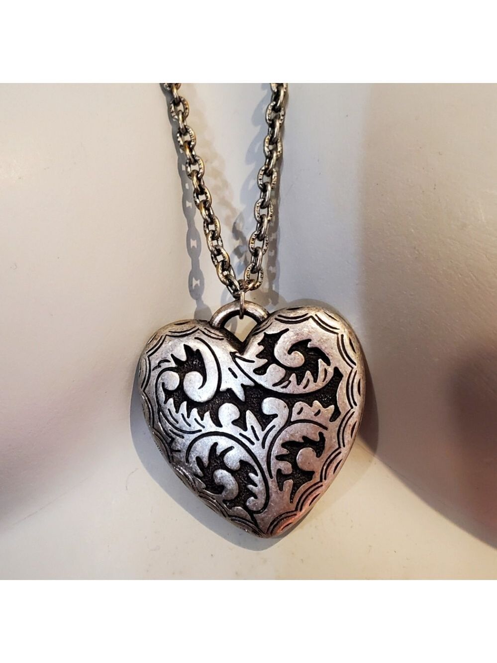 Vintage 90s Gothic Heart Pendant Chain Necklace